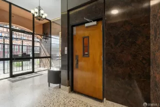 Photo #4: 425058135 Listing