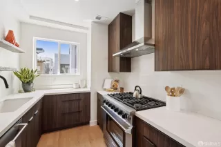 Photo #6: 425058452 Listing