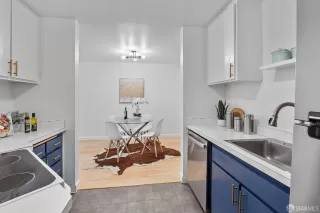 Photo #3: 425058785 Listing