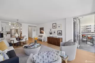 Photo #6: 425058809 Listing