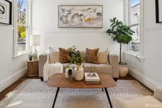 Photo #4: 425058919 Listing