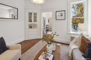 Photo #5: 425058919 Listing