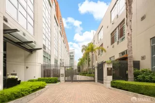 Photo #2: 425059268 Listing