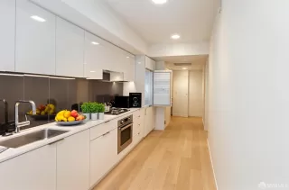 Photo #2: 425059395 Listing