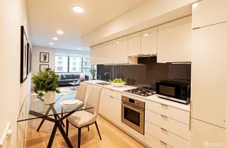 Photo #3: 425059395 Listing