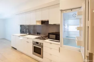 Photo #4: 425059395 Listing