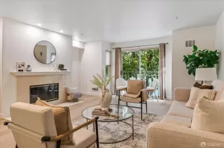 Photo #2: 425059546 Listing