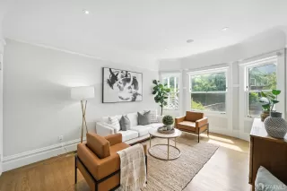 Photo #3: 425059594 Listing