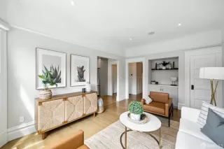 Photo #4: 425059594 Listing