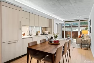 Photo #3: 425059640 Listing 