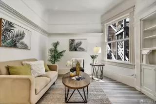 Photo #2: 425059752 Listing