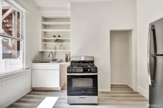 Photo #6: 425059752 Listing