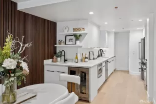 Photo #5: 425059993 Listing