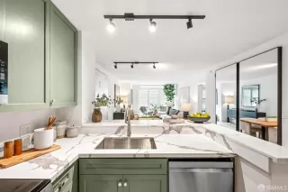 Photo #2: 425060050 Listing