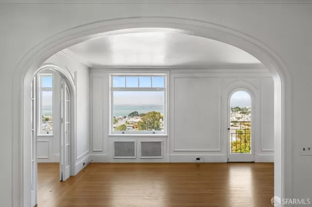 MLS: 425060124 Condo For Sale