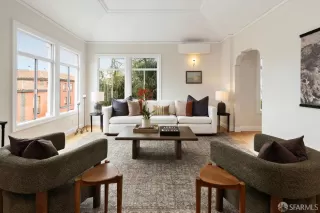 Photo #4: 425060245 Listing