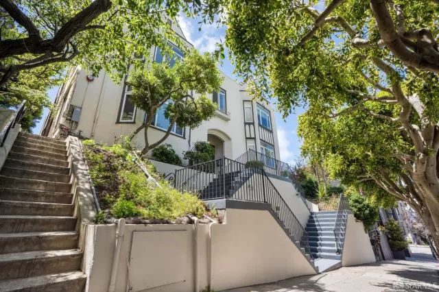 MLS: 425060337 Condo For Sale