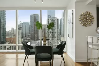 Photo #5: 425060368 Listing