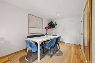 Photo #5: 425060419 Listing