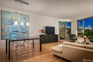 Photo #2: 425060636 Listing