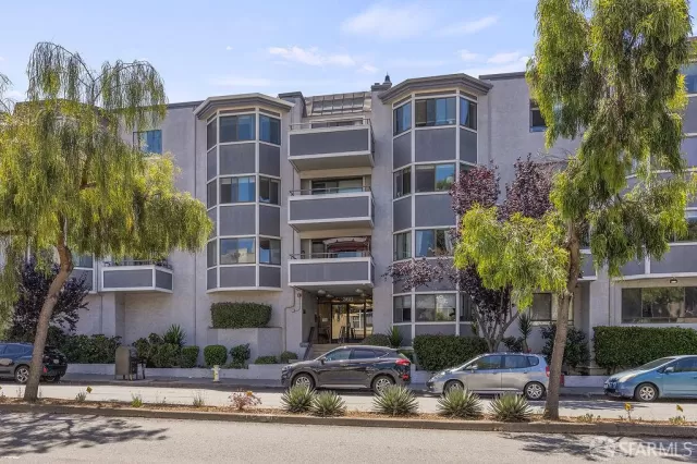 MLS: 425060773 Condo For Sale