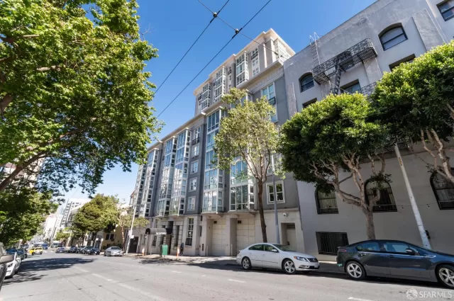 MLS: 425060867 Condo For Sale