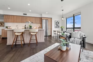 Photo #2: 425061038 Listing