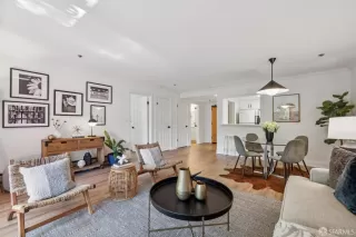 Photo #4: 425061407 Listing