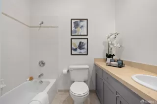 Photo #5: 425061425 Listing