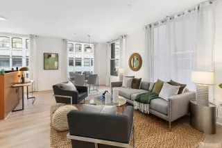 Photo #4: 425061498 Listing 