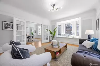 Photo #2: 425061655 Listing