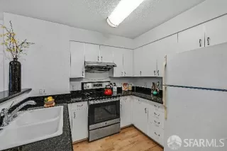 Photo #4: 425061846 Listing