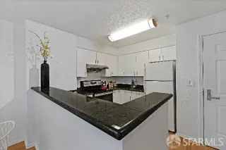 Photo #5: 425061846 Listing