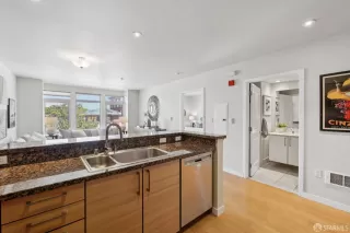 Photo #5: 425061927 Listing