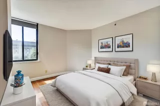 Photo #4: 425062060 Listing