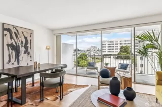 Photo #3: 425062238 Listing