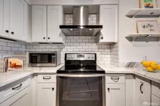 Photo #3: 425062418 Listing