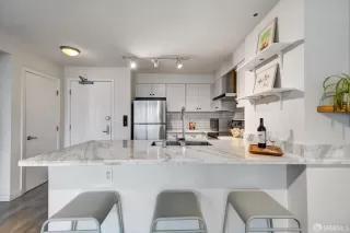 Photo #5: 425062418 Listing