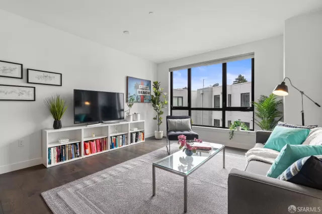 MLS: 425062774 Condo For Sale