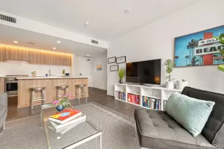 Photo #6: 425062774 Listing