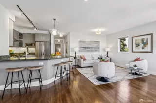 Photo #5: 425063078 Listing