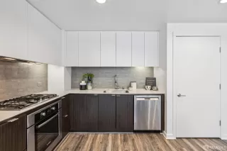 Photo #5: 425063534 Listing 