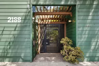 Photo #2: 425064029 Listing