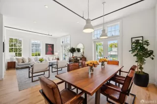 Photo #5: 425064029 Listing