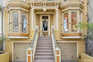 Photo #2: 425064043 Listing