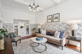 Photo #6: 425064043 Listing