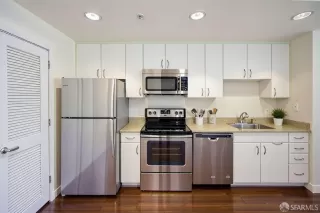 Photo #5: 425064110 Listing