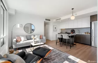 Photo #4: 425064186 Listing