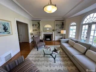 Photo #2: 425064370 Listing 