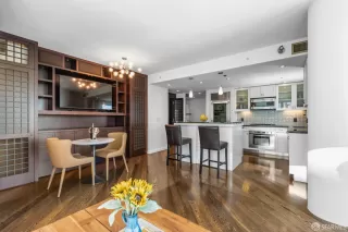 Photo #4: 425064635 Listing